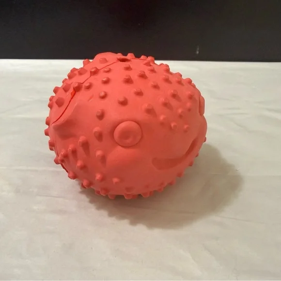 Bullymake Power Chewer Treat-Dispensing Puffer Fish Large Dog Toy 50lbs+ - Picture 1 of 3